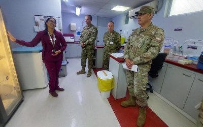 HMN recibe visita del Comandante General del Personal