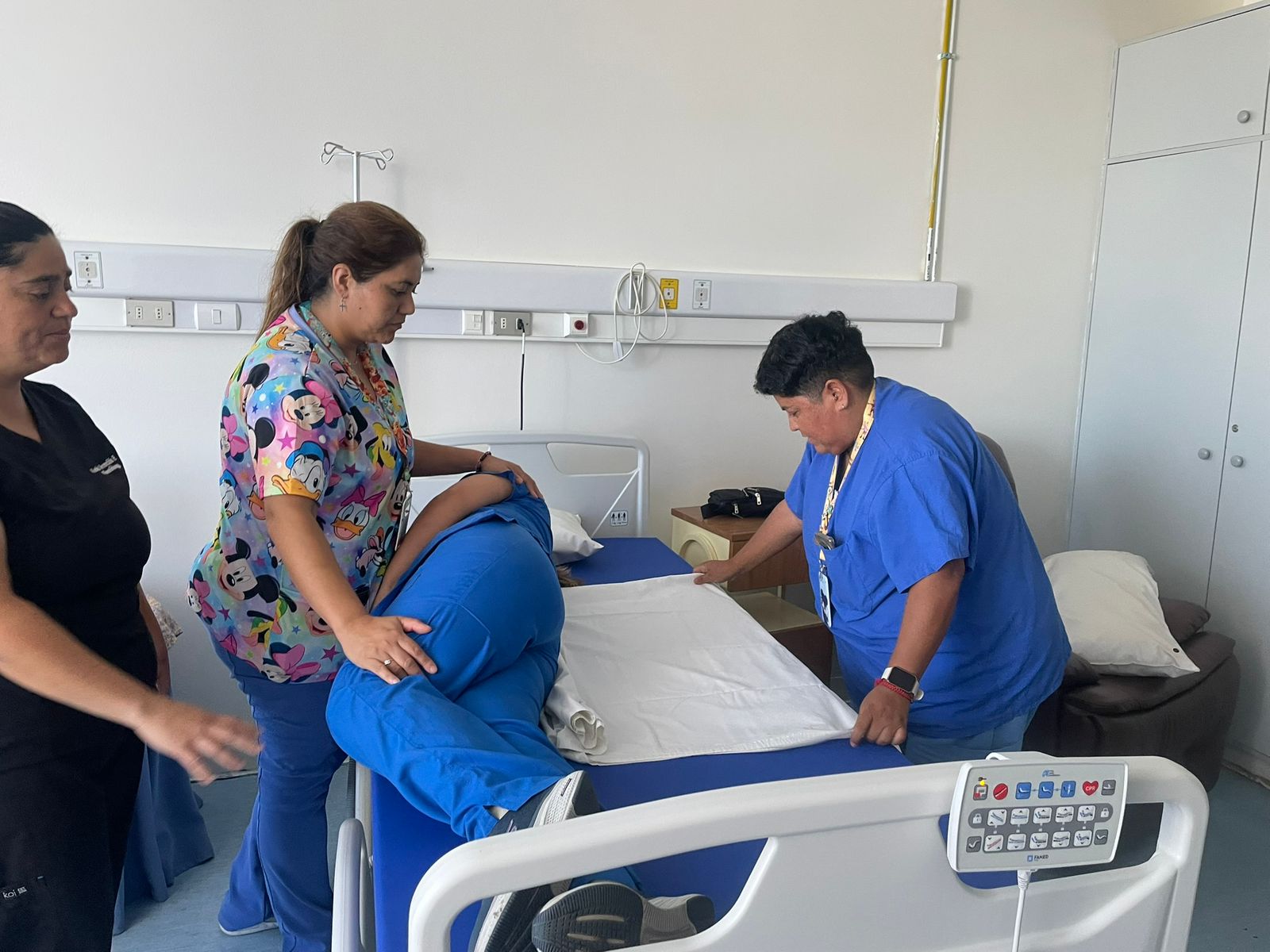 Capacitaciones en manejo manual del paciente en el HMN - Hospital ...