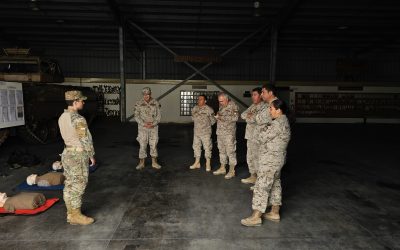 Enfermeros Militares de Combate y Reservistas del HMN realizan instrucción de primeros auxilios
